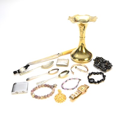 Lot 139 - A collection of various pieces of costume jewellery and watches