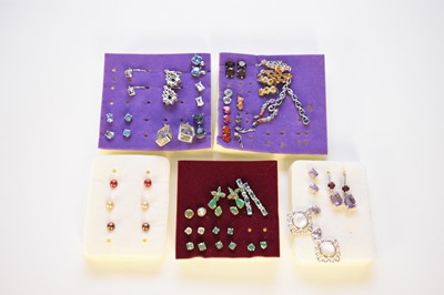 Lot 142 - A large collection of earrings