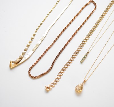 Lot 143 - A collection of 9ct gold chains and pendants