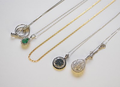 Lot 161 - A small collection of pendants and chains