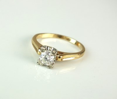 Lot 84 - A single stone diamond ring