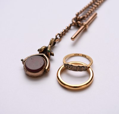 Lot 180 - A 9ctr rose gold graduated Albert chain and two rings