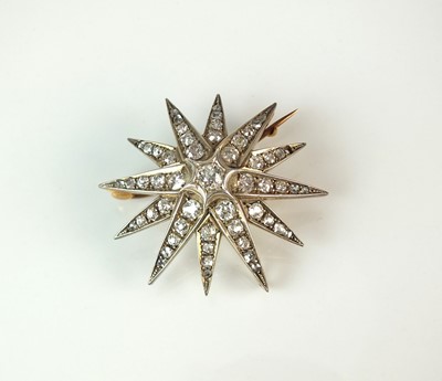 Lot 83 - A late 19th century diamond set star burst brooch/pendant