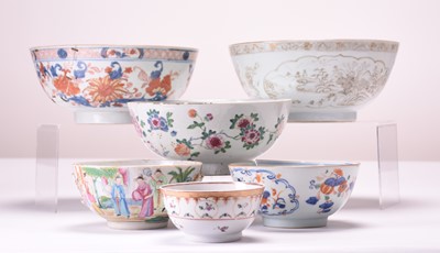 Lot 61 - A group of Chinese porcelain bowls, 18th century