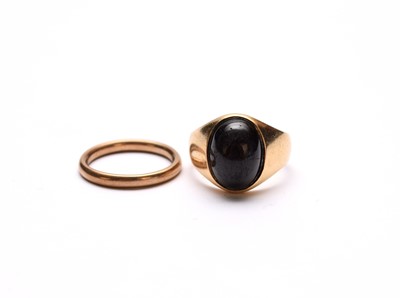 Lot 197 - An 18ct gold cabochon garnet ring and a 9ct gold band