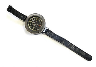 Lot 244 - Germany, Third Reich. 1st pattern Luftwaffe AK-39 wrist compass.