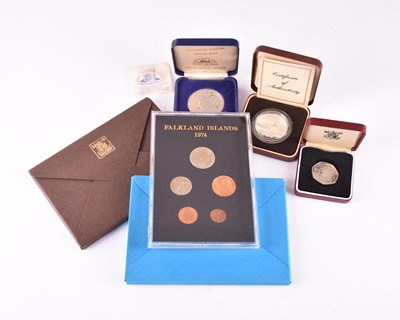 Lot 233 - A collection of Royal Commemorative coinage