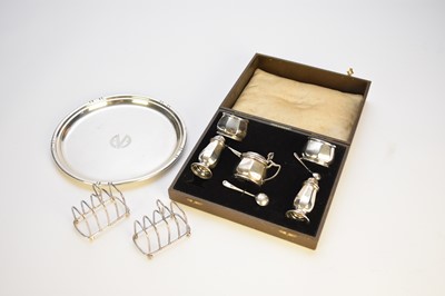 Lot 6 - A small collection of silver and white metal