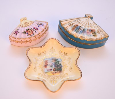 Lot 121 - Two Coalport fan trinket boxes and one star-shaped dish