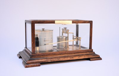 Lot 440 - A 20th century Short & Mason oak-cased barograph