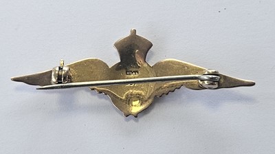 Lot 41 - A gold RAF sweetheart brooch, stamped '9ct',...