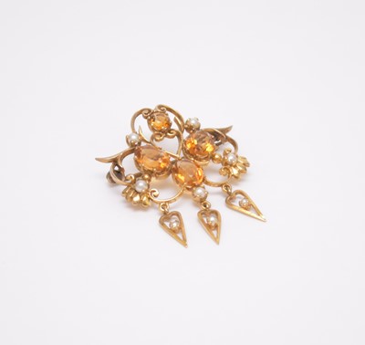 Lot 317 - A 9ct gold citrine and seed pearl set tassel bar brooch