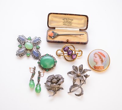 Lot 176 - A small collection of jewellery