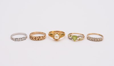 Lot 271 - Five rings