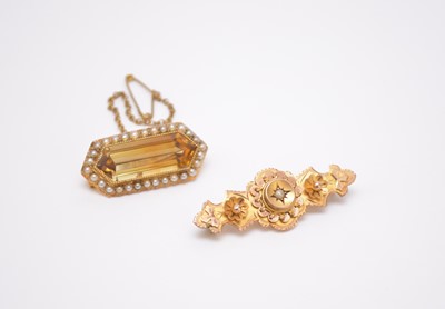 Lot 123 - Two bar brooches