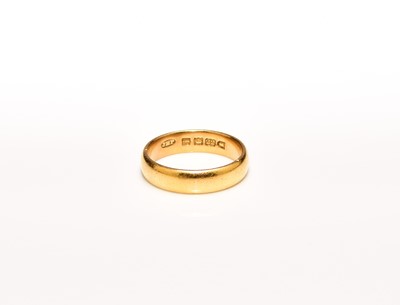 Lot 146 - A 22ct gold plain polished wedding band