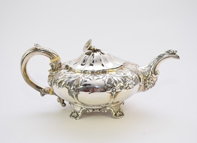 Lot 8 - A George IV silver teapot