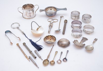 Lot 65 - A small collection of silver and bijouterie