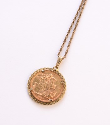 Lot 285 - A Victorian sovereign on chain