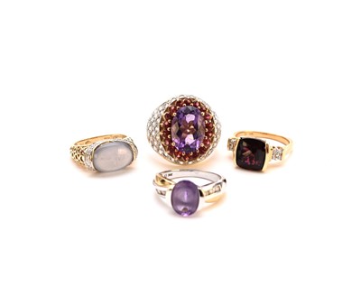 Lot 117 - Four stone set rings