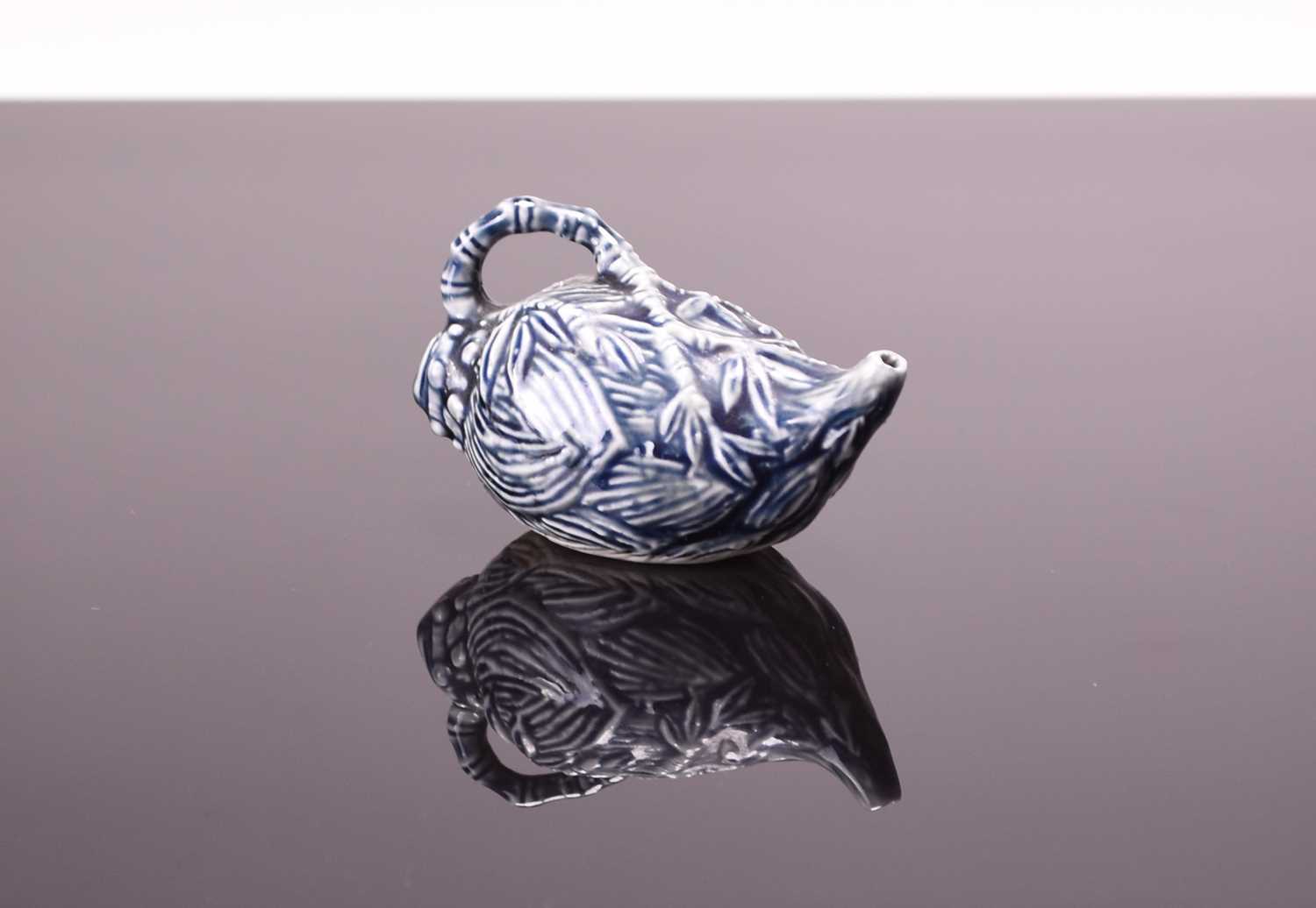 Lot 522 - A Chinese porcelain water dropper, late Qing Dynasty