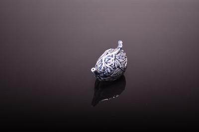 Lot 522 - A Chinese porcelain water dropper, late Qing Dynasty