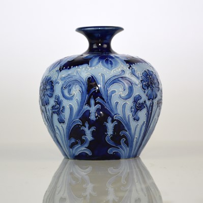 Lot 164 - William Moorcroft for Macintyre and Co 'Dianthus' florian vase