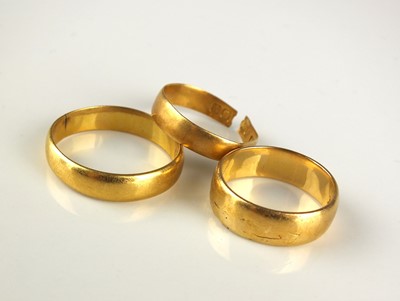 Lot 143 - Three 22ct gold rings