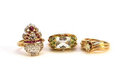 Lot 294 - Three stone set rings