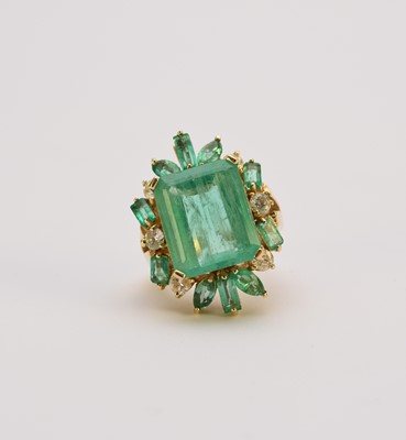 Lot 171 - A large untested emerald and diamond dress ring