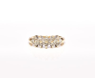 Lot 175 - An 18ct gold diamond ring