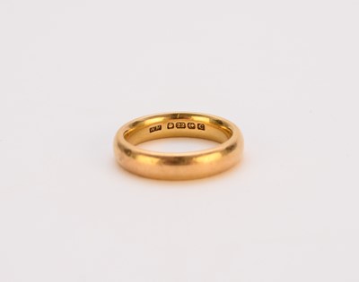 Lot 315 - A 22ct gold plain polished wedding band