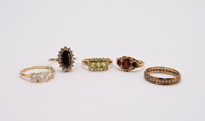 Lot 198 - Five stone set rings