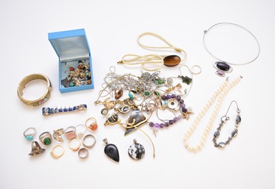 Lot 180 - A large collection of costume jewellery