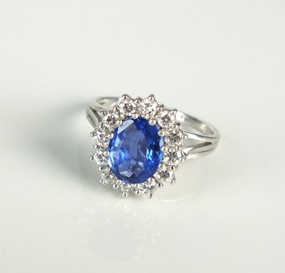 Lot 16 - An oval sapphire and diamond cluster ring