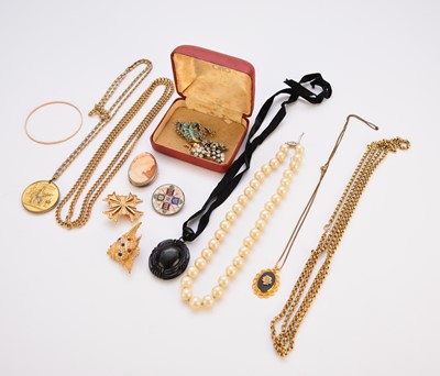 Lot 92 - A collection of jewellery and costume jewellery