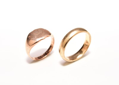 Lot 94 - Two 9ct gold rings