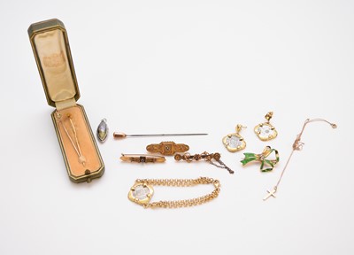 Lot 107 - A small collection of jewellery