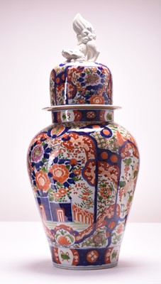 Lot 108 - A large Japanese Imari vase and cover, Meiji era