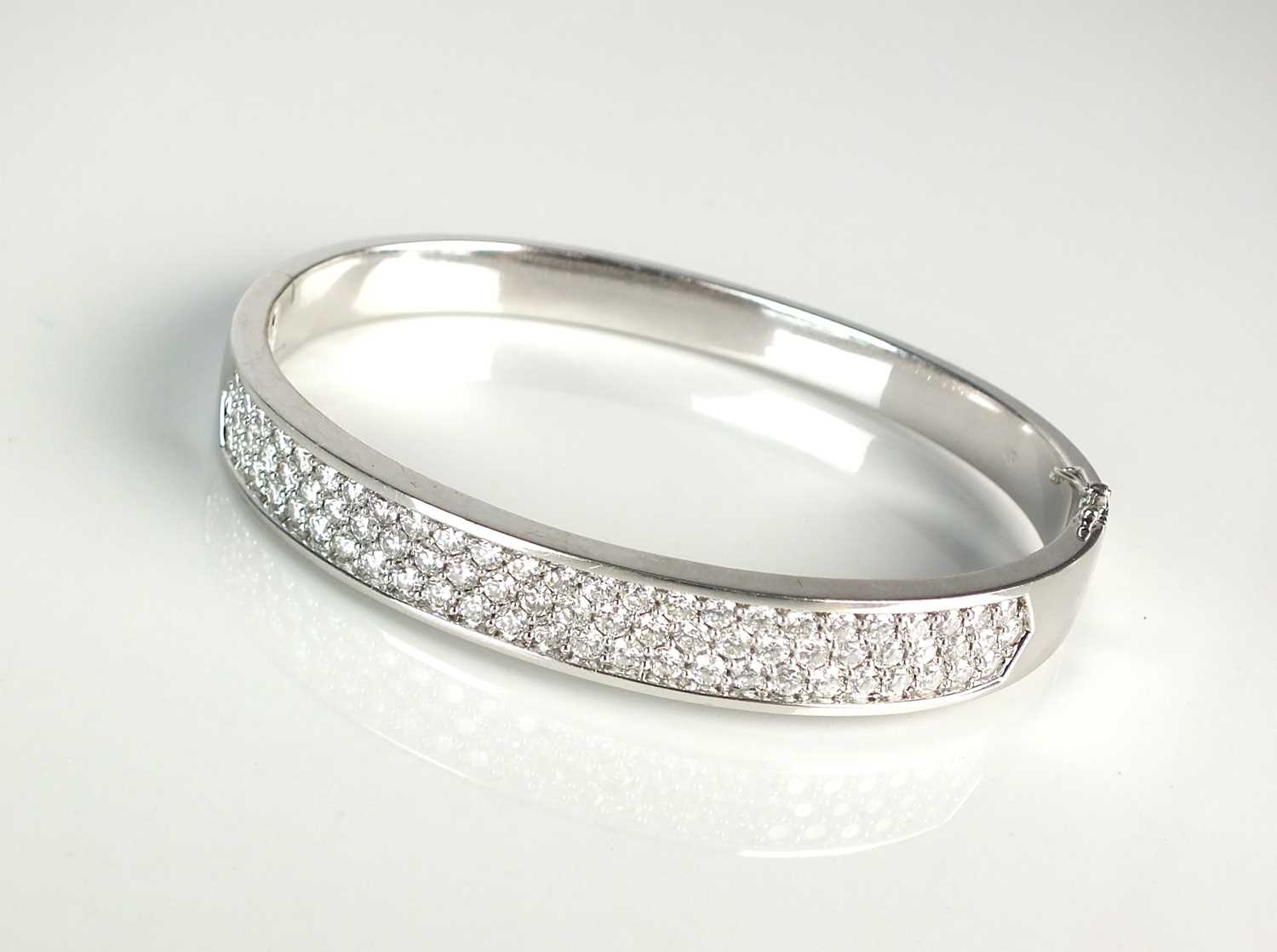 Lot 17 - An 18ct white gold diamond set bangle