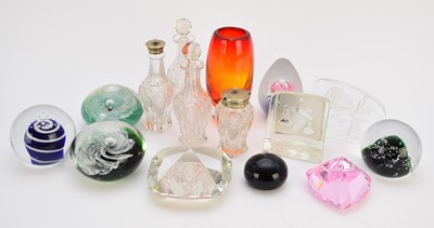 Lot 282 - Collection of 20th century art glass including vases and paperweights