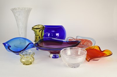 Lot 283 - A collection of mid-20th century decorative glass