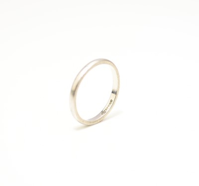 Lot 298 - A white metal plain polished wedding band