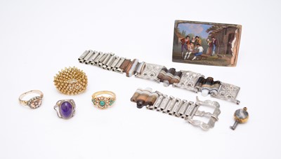 Lot 157 - A small collection of jewellery and bijouterie