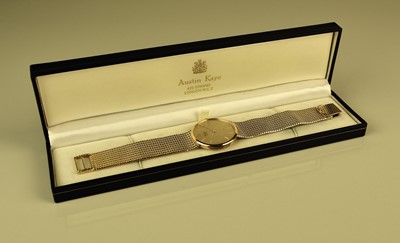 Lot 121 - Chopard Geneve: A gentleman's 18ct gold bracelet watch