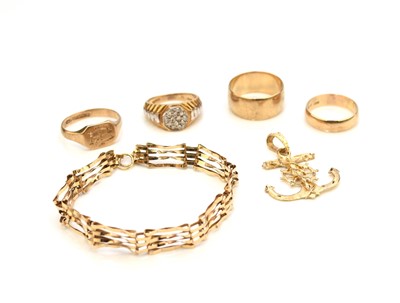 Lot 204 - A small collection of jewellery