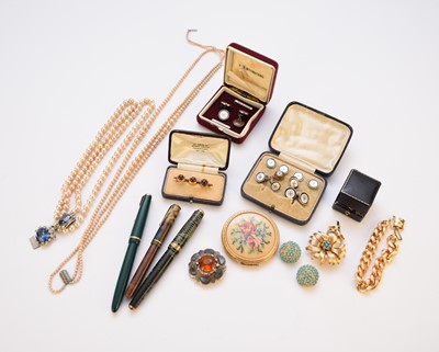 Lot 154 - A collection of jewellery and costume jewellery