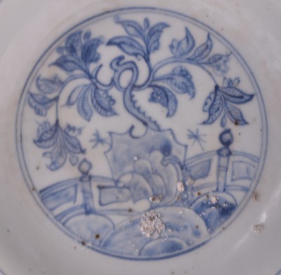Lot 48 - A Chinese blue and white dish, late Ming/transitional