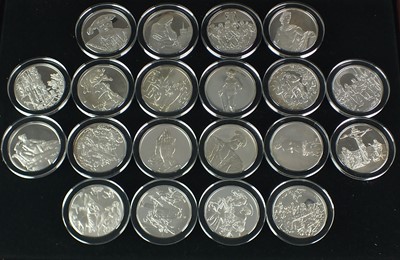 Lot 256 - The 100 greatest masterpieces - 5 trays containing a total of 100 Sterling silver proof medals within capsules and with covered trays in a wood two handled display cabinet by John Pinches