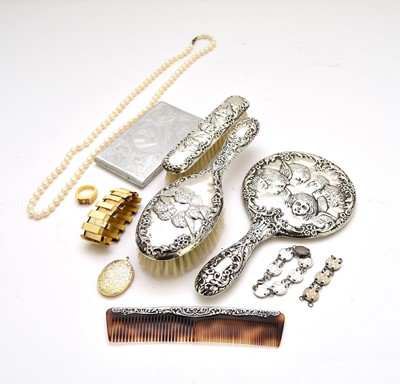 Lot 179 - A collection of jewellery and silver